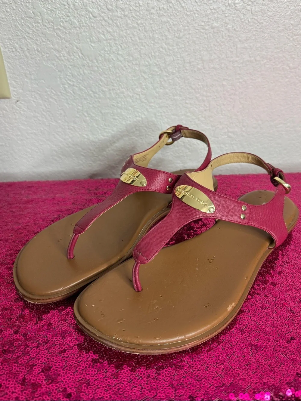 MICHAEL KORS 🌟 Maroon Leather T-Strap Thong Sandal, Gold Plaque (Women’s 8)